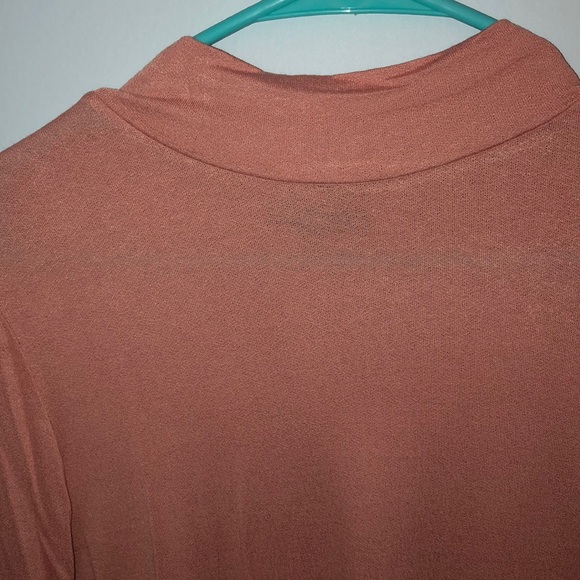 Pink turtle neck - Picture 2 of 2